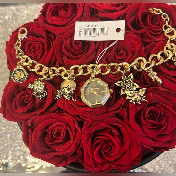 ED HARDY LOVE SKULLS ICONIC CHARM BRACELET WATCH GOLD TONED NWT - Picture 2 of 5